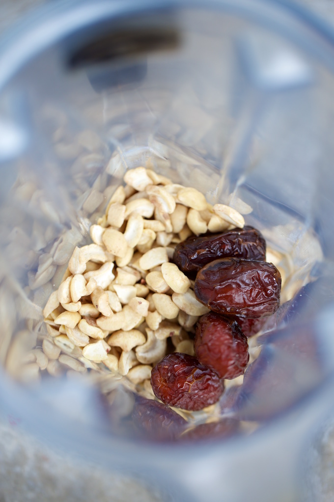 raw cashews and dates in the blender