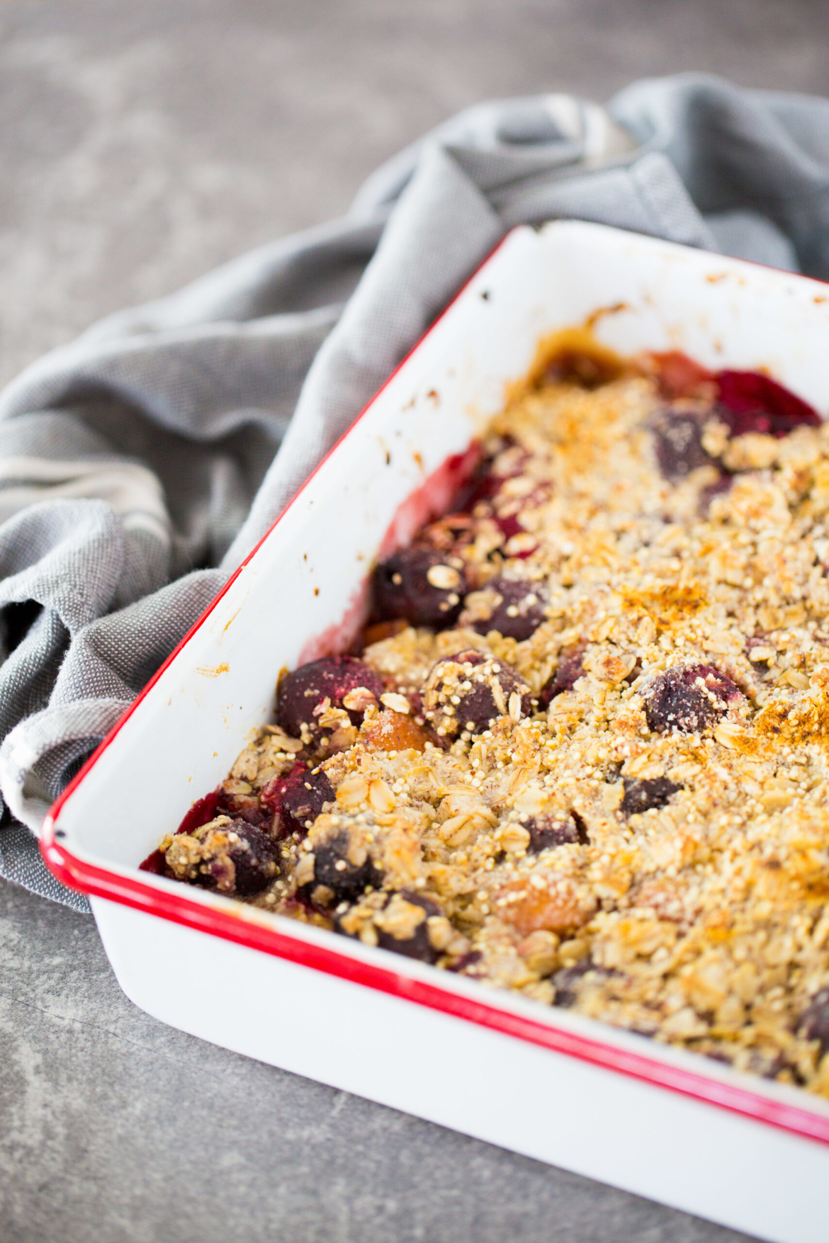 Cherry, raspberry and pear crumble recipe. Easy, vegan and full of flavor dessert.