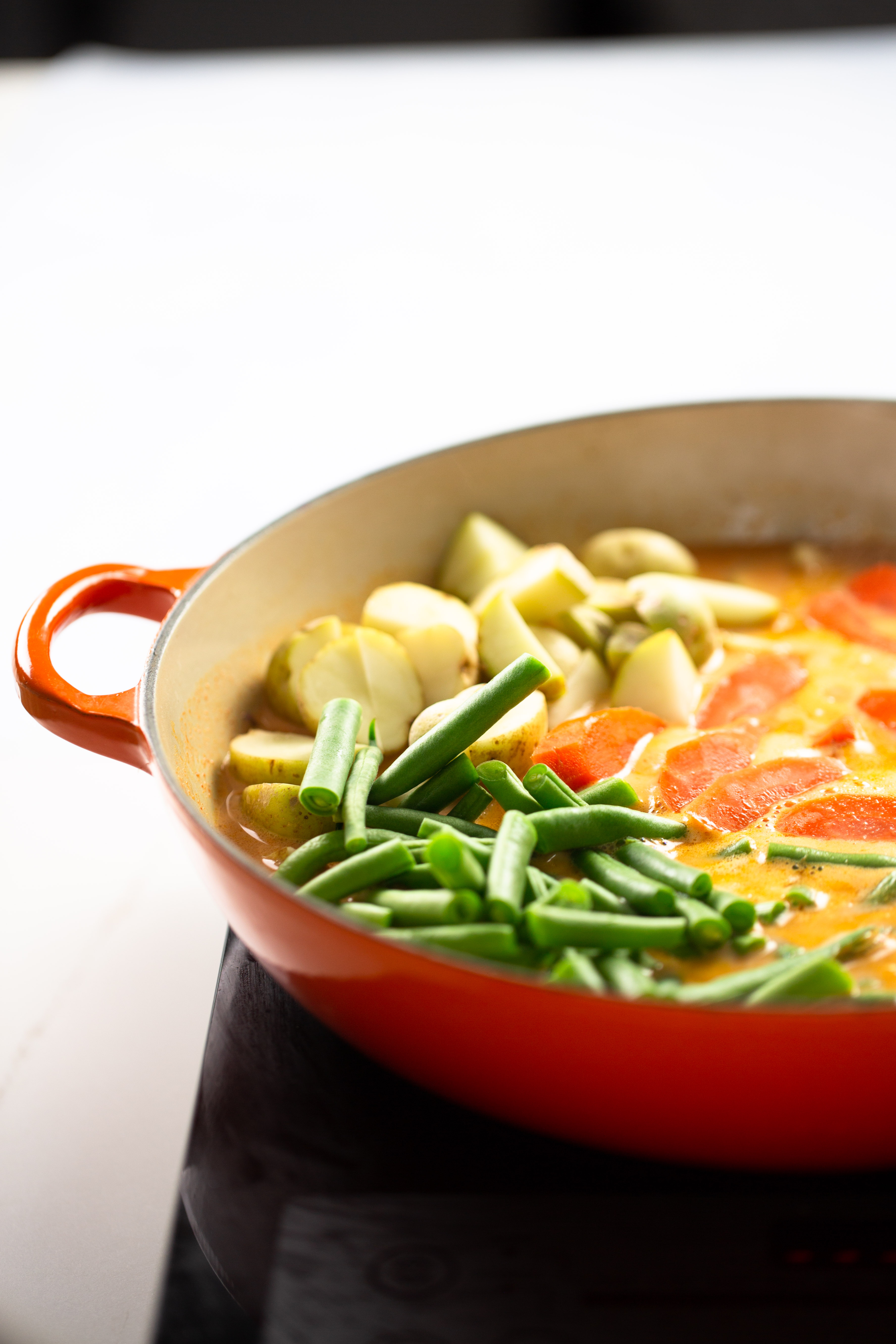 Easy vegan Thai red curry with green beans, potatoes and carrots