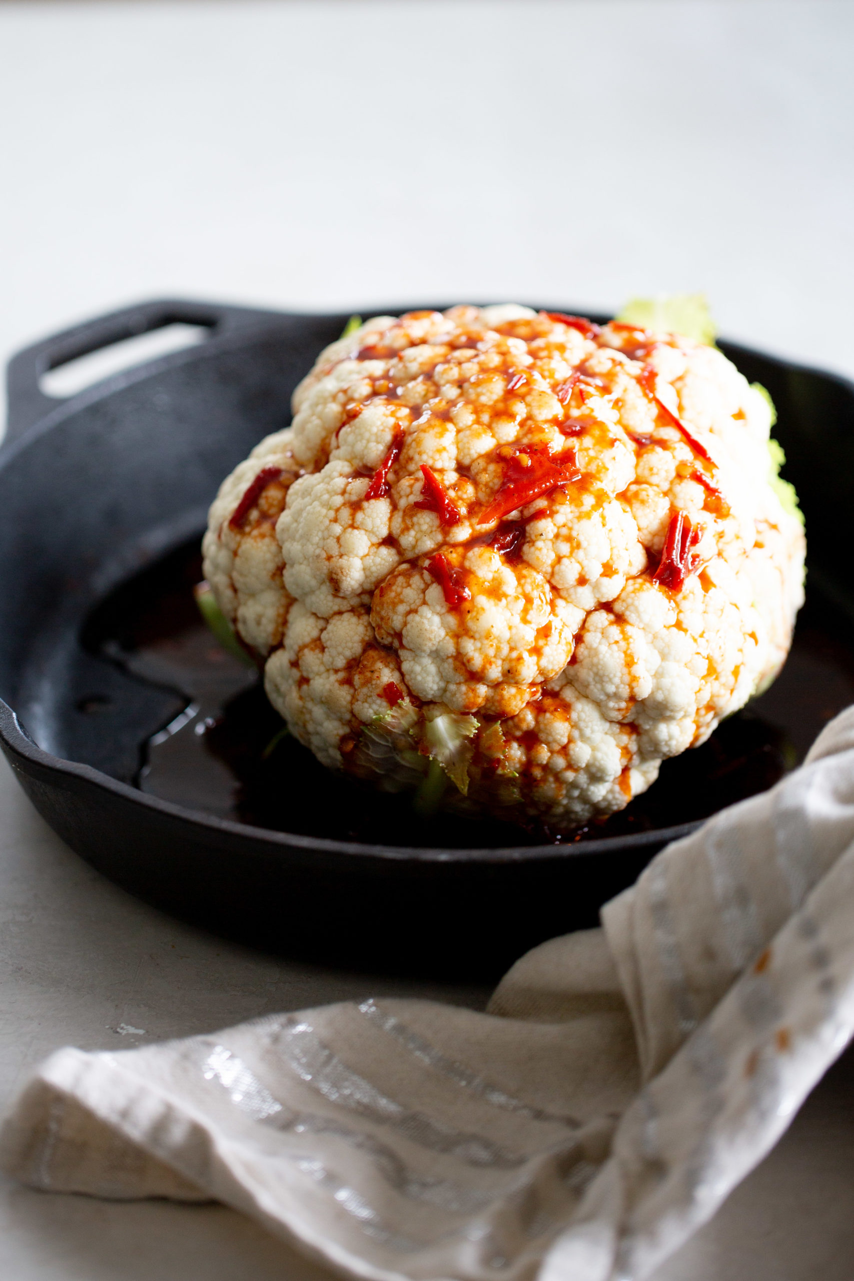 cabeza de coliflor con salsa de chile