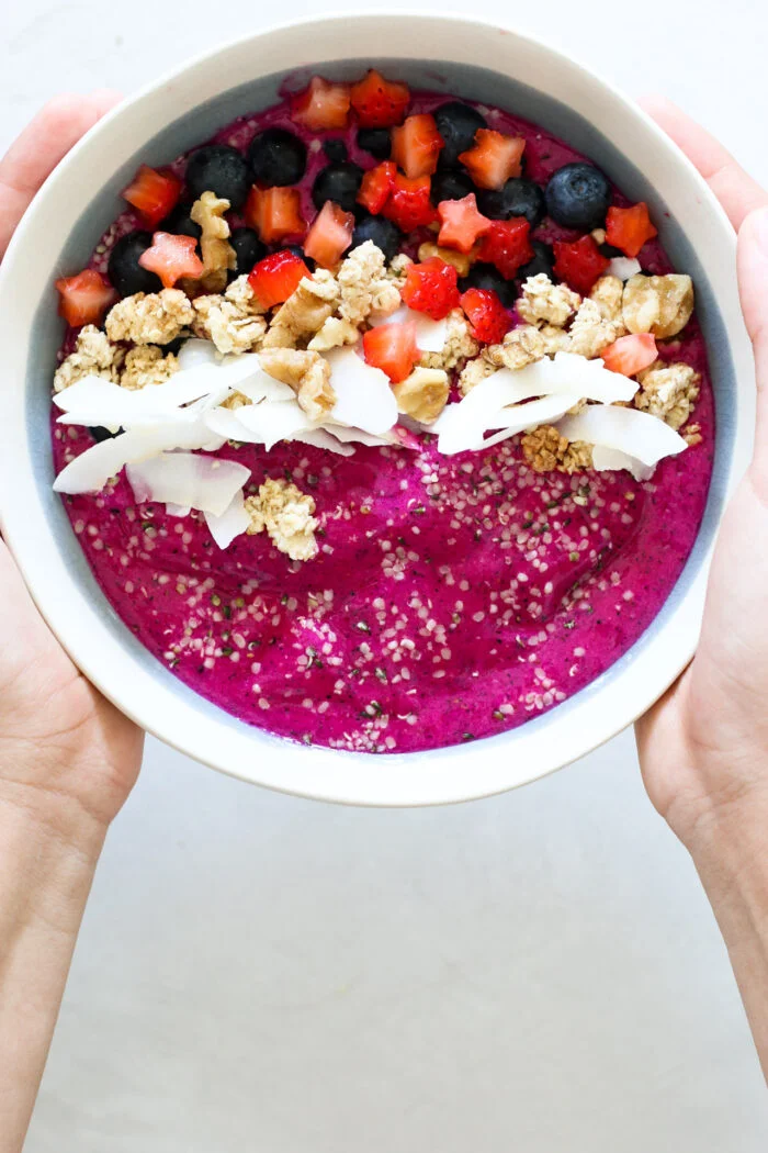 Dragonberry Yogurt Smoothie Bowl –